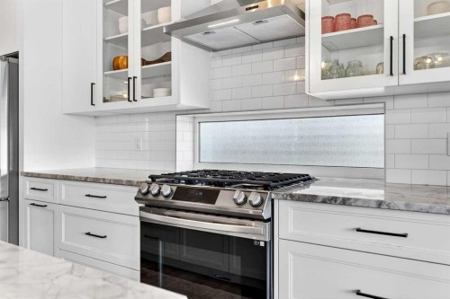 652 Reynolds Crescent Sw, Airdrie, AB - Indoor Photo Showing Kitchen With Upgraded Kitchen