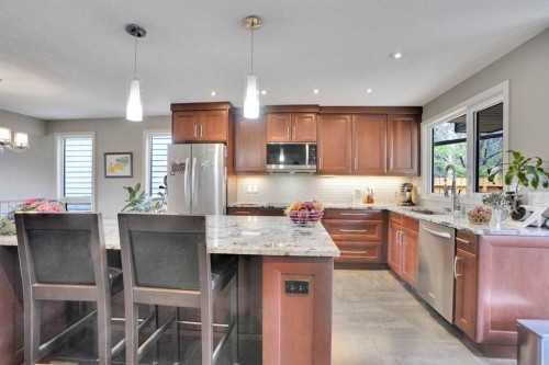 95 Edenwold Crescent Nw, Calgary, AB - Indoor Photo Showing Kitchen With Stainless Steel Kitchen With Upgraded Kitchen