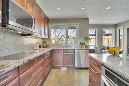 95 Edenwold Crescent Nw, Calgary, AB - Indoor Photo Showing Kitchen With Upgraded Kitchen