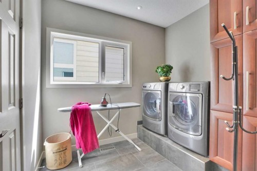 95 Edenwold Crescent Nw, Calgary, AB - Indoor Photo Showing Laundry Room