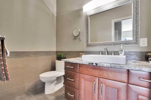 95 Edenwold Crescent Nw, Calgary, AB - Indoor Photo Showing Bathroom