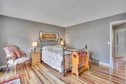 95 Edenwold Crescent Nw, Calgary, AB - Indoor Photo Showing Bedroom