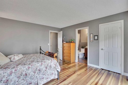 95 Edenwold Crescent Nw, Calgary, AB - Indoor Photo Showing Bedroom