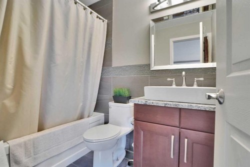 95 Edenwold Crescent Nw, Calgary, AB - Indoor Photo Showing Bathroom