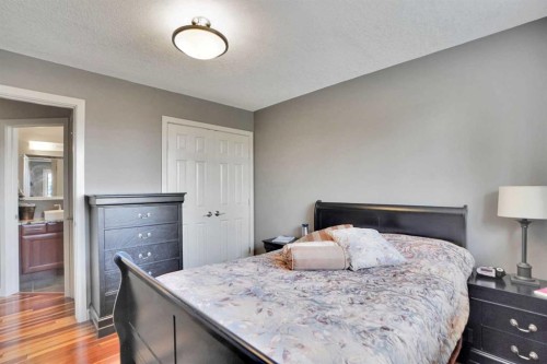 95 Edenwold Crescent Nw, Calgary, AB - Indoor Photo Showing Bedroom