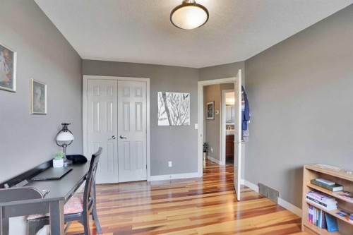 95 Edenwold Crescent Nw, Calgary, AB - Indoor Photo Showing Other Room