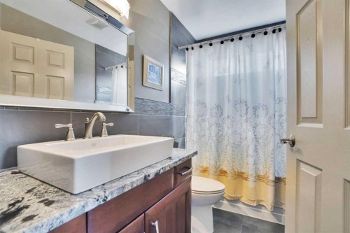 95 Edenwold Crescent Nw, Calgary, AB - Indoor Photo Showing Bathroom
