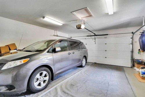 95 Edenwold Crescent Nw, Calgary, AB - Indoor Photo Showing Garage