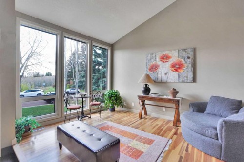 95 Edenwold Crescent Nw, Calgary, AB - Indoor Photo Showing Living Room