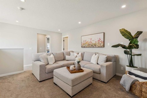 437 Magnolia Way Se, Calgary, AB - Indoor Photo Showing Living Room
