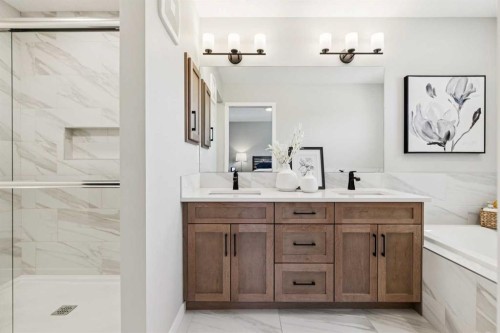 437 Magnolia Way Se, Calgary, AB - Indoor Photo Showing Bathroom