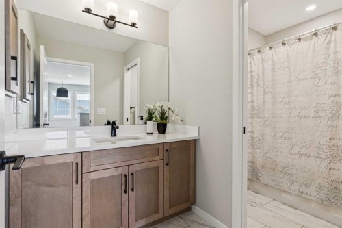 437 Magnolia Way Se, Calgary, AB - Indoor Photo Showing Bathroom