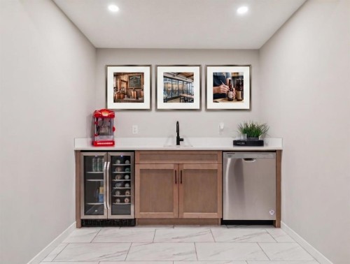437 Magnolia Way Se, Calgary, AB - Indoor Photo Showing Other Room