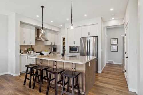 437 Magnolia Way Se, Calgary, AB - Indoor Photo Showing Kitchen With Stainless Steel Kitchen With Upgraded Kitchen