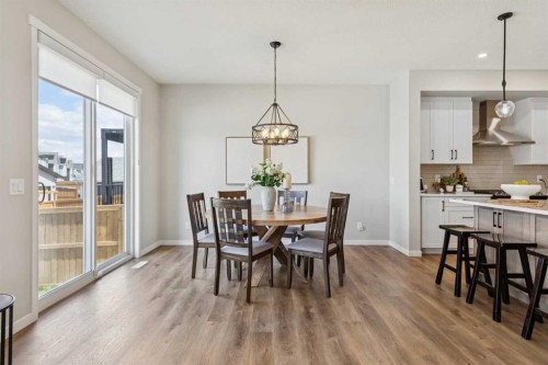 437 Magnolia Way Se, Calgary, AB - Indoor Photo Showing Dining Room