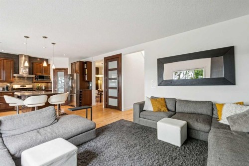 55 Wentworth Manor Sw, Calgary, AB - Indoor Photo Showing Living Room