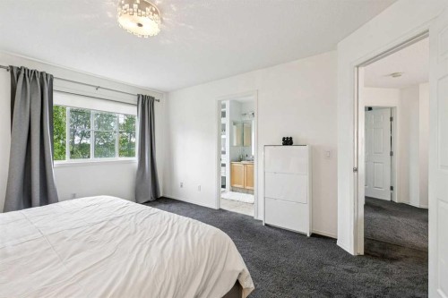 55 Wentworth Manor Sw, Calgary, AB - Indoor Photo Showing Bedroom