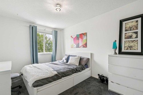 55 Wentworth Manor Sw, Calgary, AB - Indoor Photo Showing Bedroom