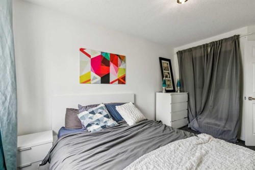 55 Wentworth Manor Sw, Calgary, AB - Indoor Photo Showing Bedroom