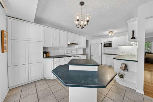 740 Hunterston Crescent Nw, Calgary, AB 