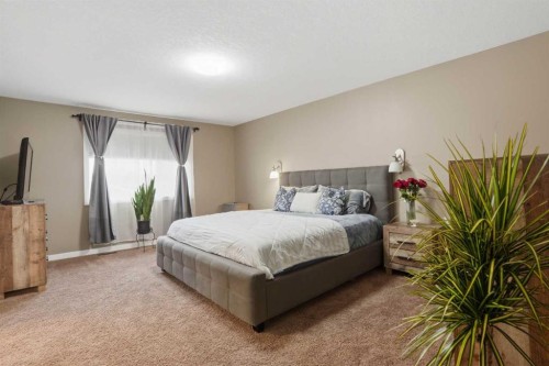 44 Westridge Crescent, Okotoks, AB - Indoor Photo Showing Bedroom