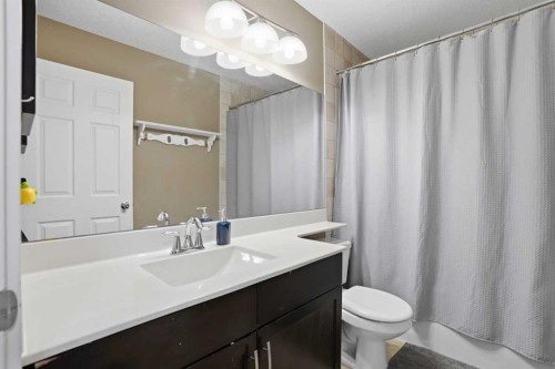 44 Westridge Crescent, Okotoks, AB - Indoor Photo Showing Bathroom