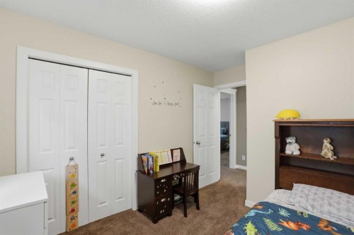 44 Westridge Crescent, Okotoks, AB - Indoor Photo Showing Bedroom