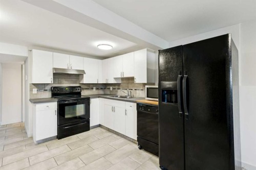 68 Templegreen Bay Ne, Calgary, AB - Indoor Photo Showing Kitchen With Double Sink