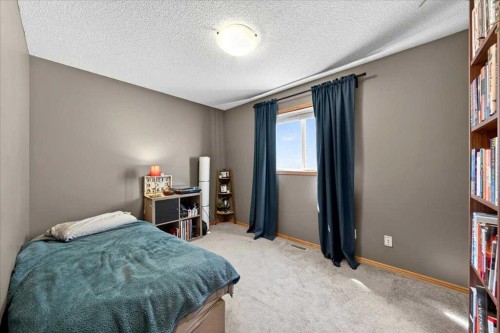 152 Chapman Close Se, Calgary, AB - Indoor Photo Showing Bedroom
