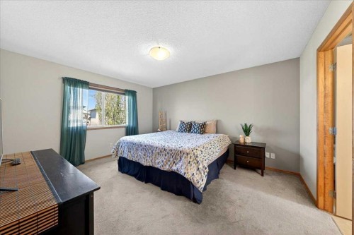 152 Chapman Close Se, Calgary, AB - Indoor Photo Showing Bedroom