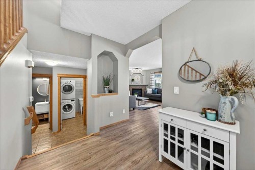 152 Chapman Close Se, Calgary, AB - Indoor