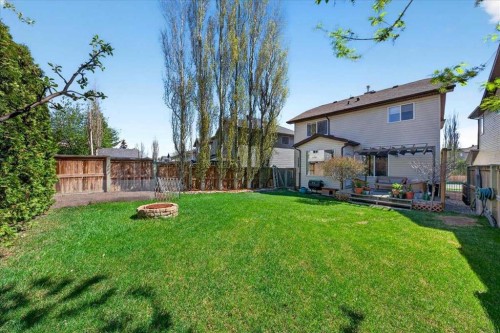 152 Chapman Close Se, Calgary, AB - Outdoor