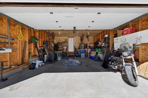 152 Chapman Close Se, Calgary, AB - Indoor Photo Showing Garage