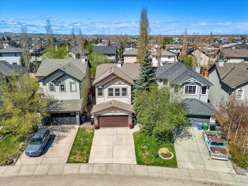 152 Chapman Close Se, Calgary, AB - Outdoor With Facade