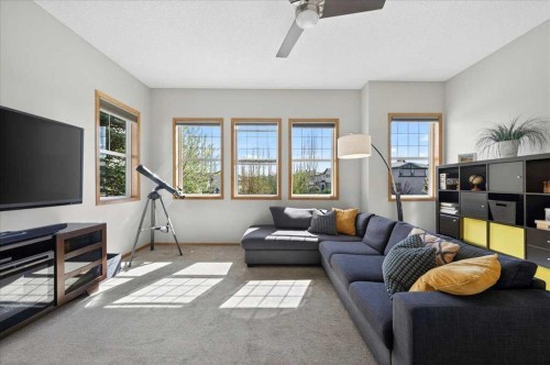 152 Chapman Close Se, Calgary, AB - Indoor Photo Showing Living Room