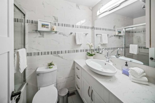 4-1205 Cameron Avenue Sw, Calgary, AB - Indoor Photo Showing Bathroom