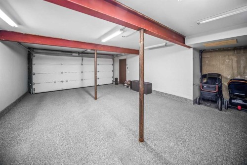 4-1205 Cameron Avenue Sw, Calgary, AB - Indoor Photo Showing Garage