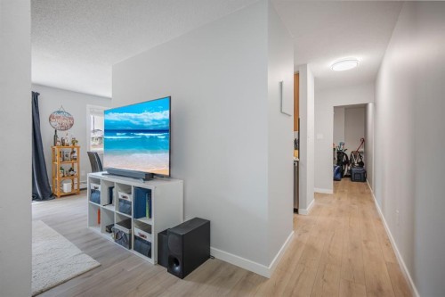 634-11620 Elbow Drive Sw, Calgary, AB - Indoor Photo Showing Other Room