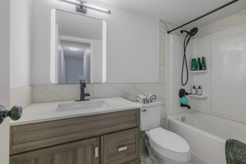 634-11620 Elbow Drive Sw, Calgary, AB - Indoor Photo Showing Bathroom