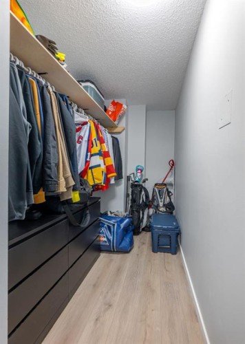 634-11620 Elbow Drive Sw, Calgary, AB - Indoor With Storage