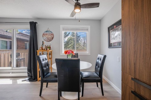 634-11620 Elbow Drive Sw, Calgary, AB - Indoor Photo Showing Dining Room