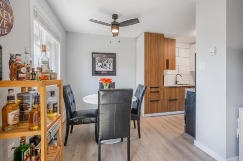 634-11620 Elbow Drive Sw, Calgary, AB - Indoor Photo Showing Dining Room