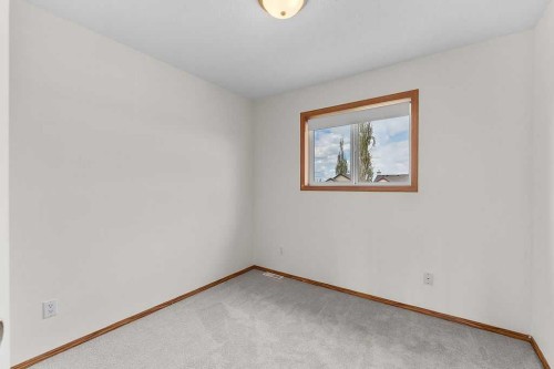108 Everstone Rise Sw, Calgary, AB - Indoor Photo Showing Other Room