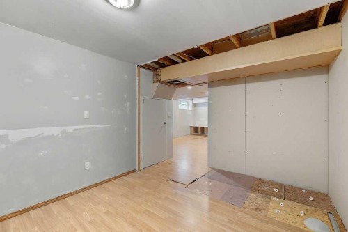 108 Everstone Rise Sw, Calgary, AB - Indoor Photo Showing Other Room