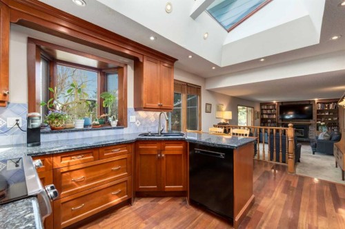 2724 Palliser Drive Sw, Calgary, AB - Indoor Photo Showing Kitchen