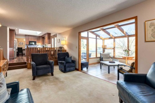 2724 Palliser Drive Sw, Calgary, AB - Indoor Photo Showing Living Room