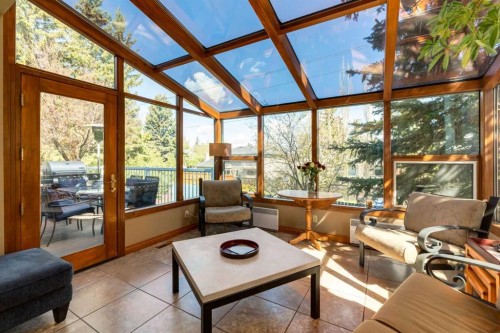 2724 Palliser Drive Sw, Calgary, AB - Indoor Photo Showing Living Room
