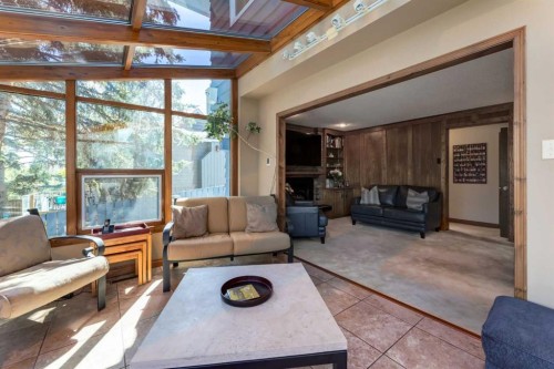 2724 Palliser Drive Sw, Calgary, AB - Indoor Photo Showing Living Room