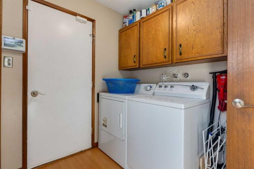 2724 Palliser Drive Sw, Calgary, AB - Indoor Photo Showing Laundry Room