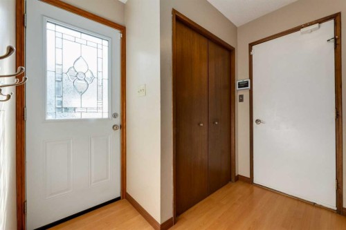 2724 Palliser Drive Sw, Calgary, AB - Indoor Photo Showing Other Room